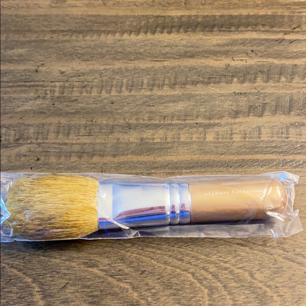 Bare Minerals  mini flawless face brush